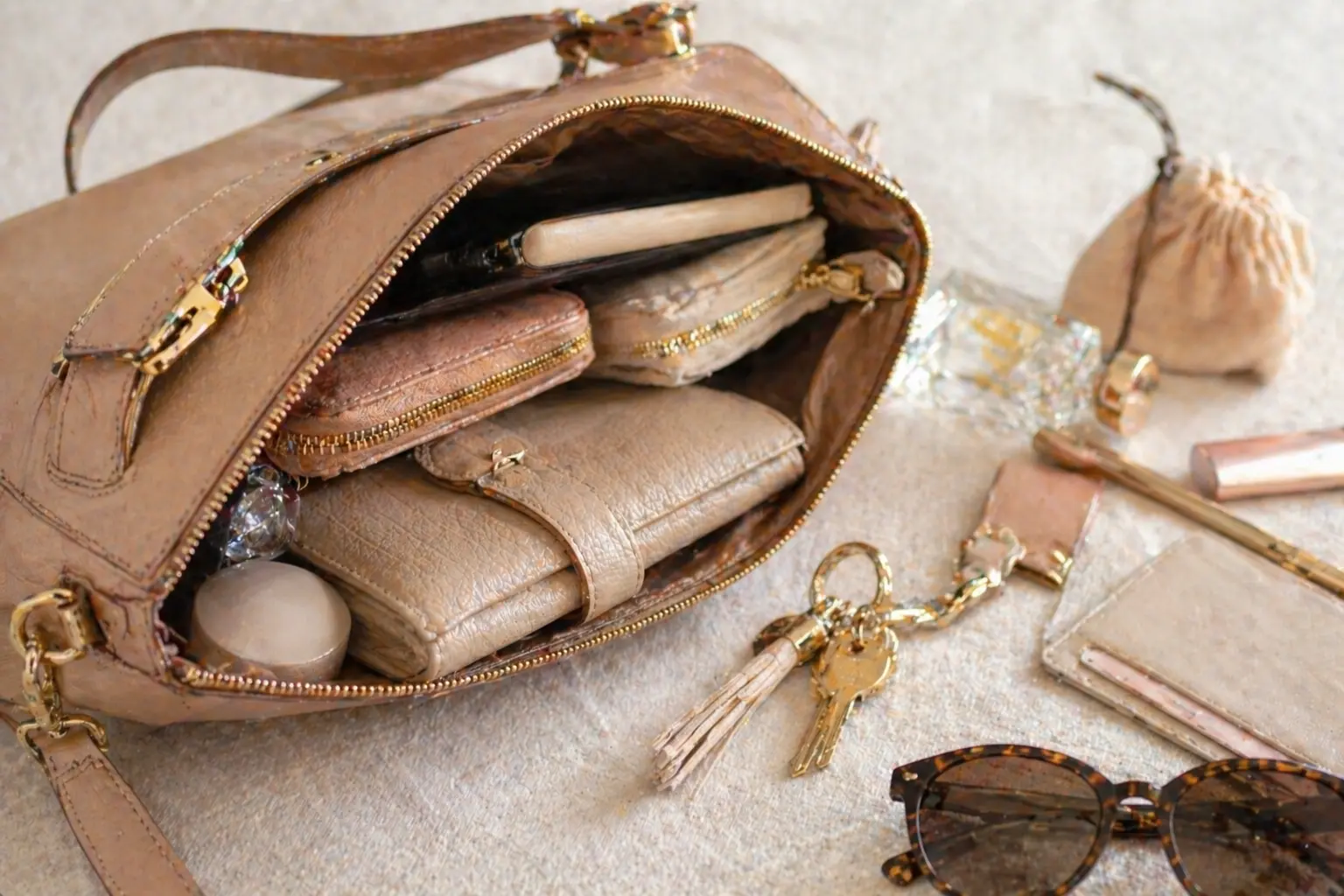 Organisation du sac à main : garder l'essentiel sans désordre